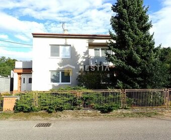 Priestranný 2-podlažný rodinný dom Borský Mikuláš