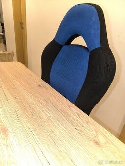 Pracovný stôl a stoličky