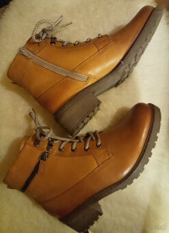 Dámske Zimné Kožené Kotníkové Čižmičky Veľkosť 39 - Nové - 1