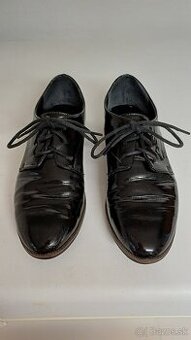 Dámske lakované poltopánky