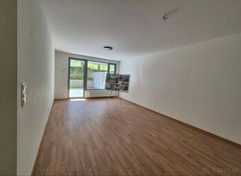 Nova laminatova podlaha 80m2