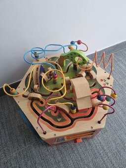 Velka drevena intsraktivna hracka