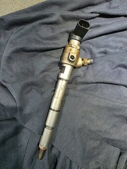 Vstrekovacia tryska 1.6 tdi 03L130277B