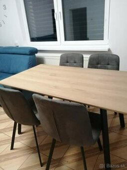 Jedálensky stôl so stoličkami