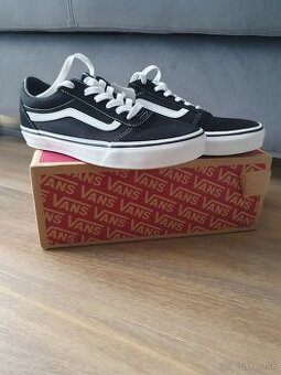 nenosené tenisky vans s visačkou v.37