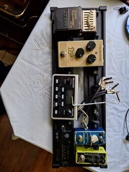 Držiak na pedále a multi napájač