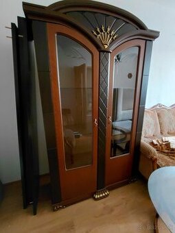 Predam starozitnu skrinu