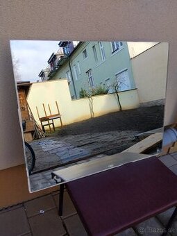 Predám zrkadlo 85x85cm.Nitra možnosť dovozu.