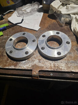 Predám podložky na BMW 5×120 – 25 mm + skrutky