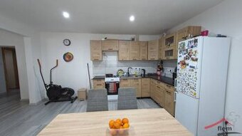 Rodinný dom na predaj, Kmeťovo, pozemok 956 m2