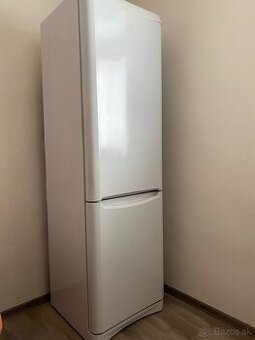 Kombinovaná chladnička Indesit