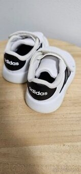 Detské Adidas tenisky (veľkosť 22)