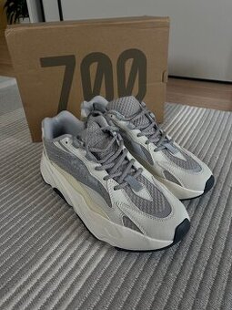 Yeezy 700