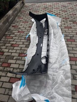 Predám predný nárazník BMW 320d