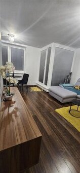 Prenájom 2-izbový byt s loggiou a parkovaním – Poprad,...