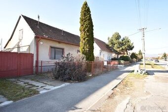 Viničné: rodinný dom postavený na pozemku 854 m2