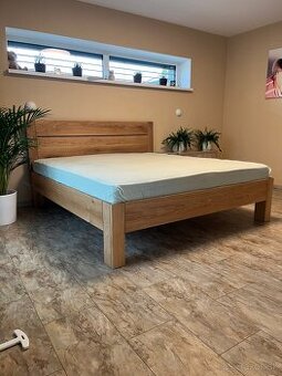 Dubová posteľ z masívu