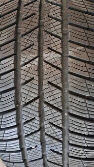 Predám 1ks pekná zimná 235/45r18-98V Barum Polaris5