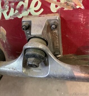 Predám trucky Thunder na skateboard