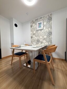 Predám jedálenský stôl