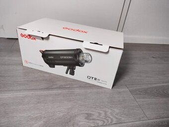 Najvýkonnejší a najrýchlejší ateliérový blesk za polovicu