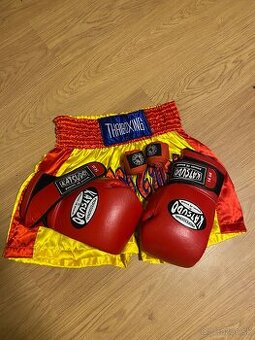 Boxerské rukavice, bandáže a šortky