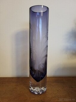 Sklenená váza: Umelecké dielo s prechodom farieb