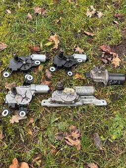 Motorcek zadneho stieraca