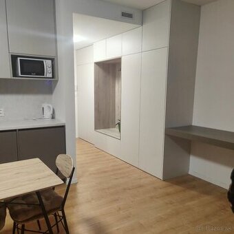 Prenájom - zariadený 1-izbový byt Námestie Zvolen