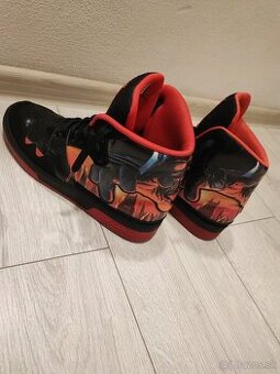 Adidas - Jeremy Scott (Darth Vader)