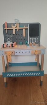 Detský drevený ponk/stolík s naradim