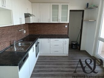 NA PREDAJ REKONŠTRUOVANÝ 4 IZBOVÝ BYT S LOGGIOU, 88M2, UL. S