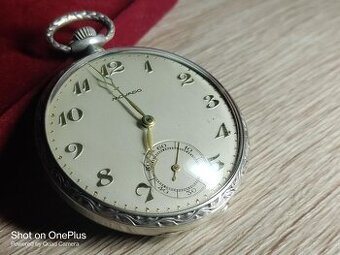 Celostříbrné kapesní hodinky Movado ve stylu Art-Deco 1920