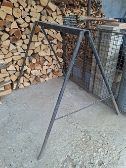 Lešenárske kozy pod foršne