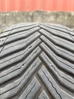 225/40R18
