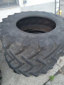 Predám traktorovu pneu 710/70 R42