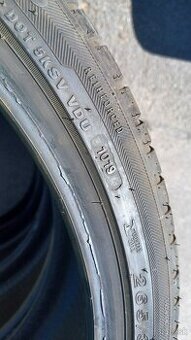 265/35 r22