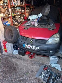 Predám prednú kapotu thalia clio2005