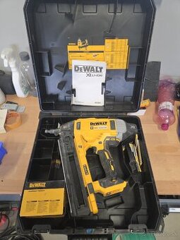 Klincovačka do betónu Dewalt DCN890N - 1