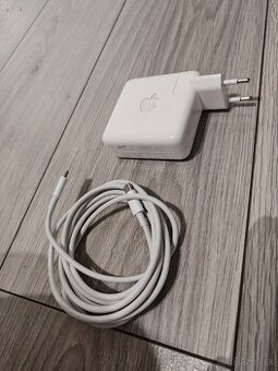 Apple MacBook charger 67W