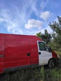Predávam Peugeot dodávku na nahradne dieli