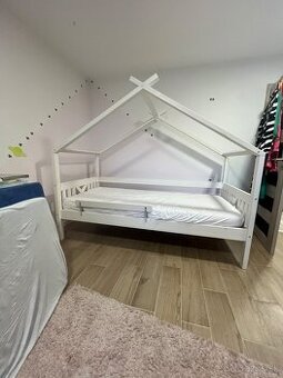 Domčeková posteľ s roštom a matracom