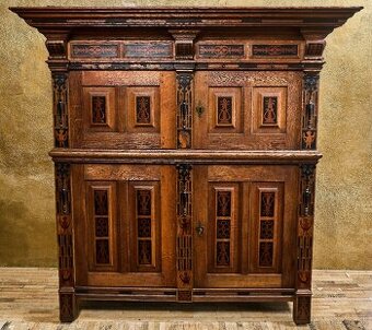 Holandská renesančná skriňa ("Beeldenkast") zo 17. storoči