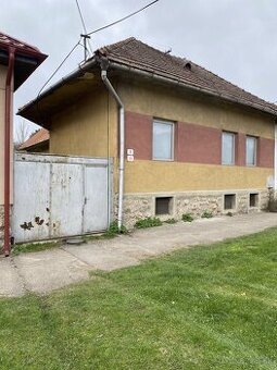 Rodinný dom s garážou v obci Jasov