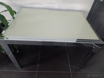 Jedalensky roztahovaci stol