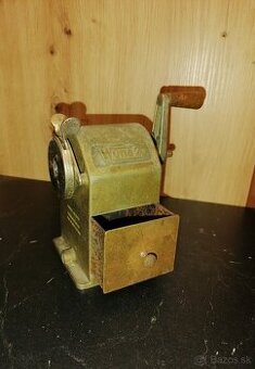 Staré strúhadlo na ceruzky.