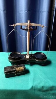 Starožitné laboratórne váhy bakelitové