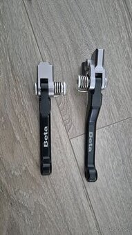 Predám sklopné páčky na motorku – Beta