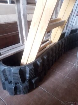 Gumový pás pre JCB 802