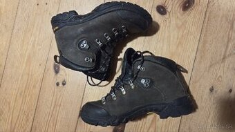 Turisticke topanky Lomer 38